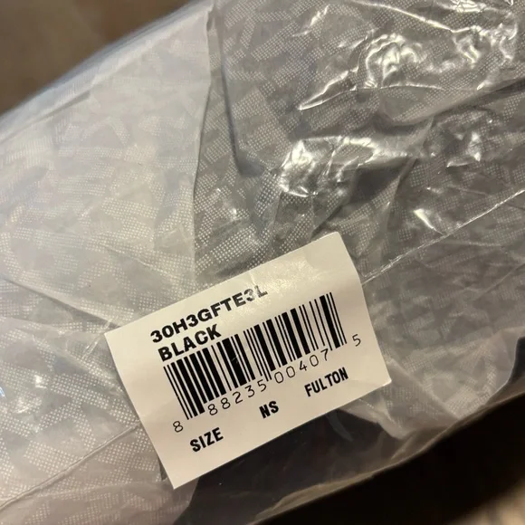 NWT! 🖤 MICHAEL Michael Kors • Fulton Large Leather Shoulder Bag - Black / Gold - Picture 7 of 16